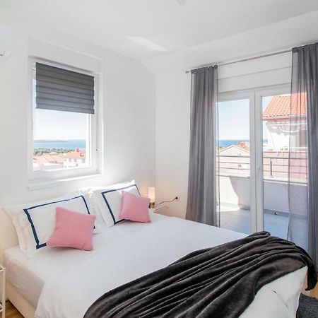 Apartment Hera With Balcony And Free Parking 扎达尔 外观 照片