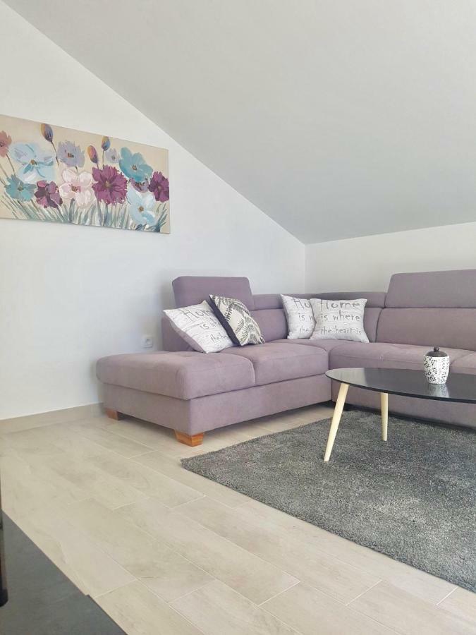 Apartment Hera With Balcony And Free Parking 扎达尔 外观 照片