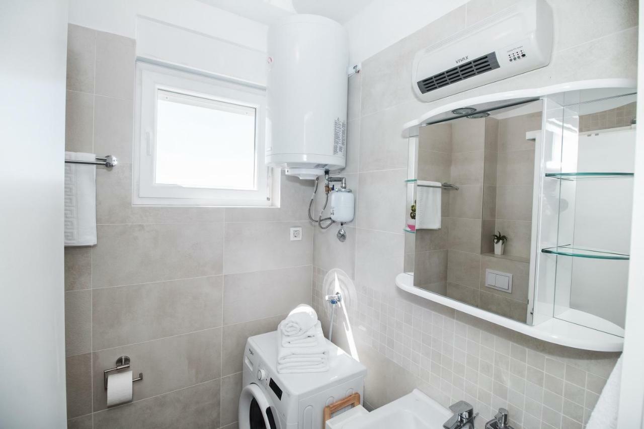 Apartment Hera With Balcony And Free Parking 扎达尔 外观 照片
