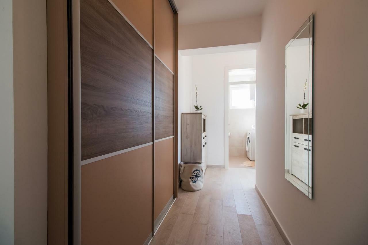 Apartment Hera With Balcony And Free Parking 扎达尔 外观 照片