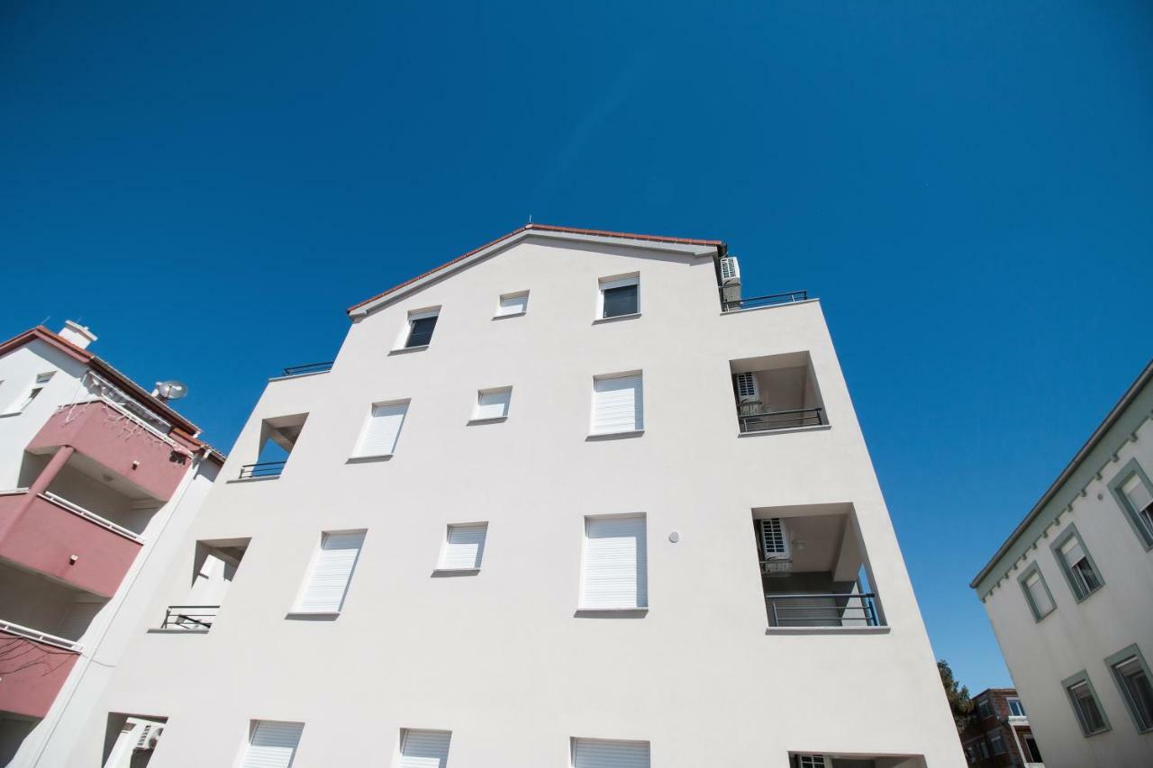 Apartment Hera With Balcony And Free Parking 扎达尔 外观 照片