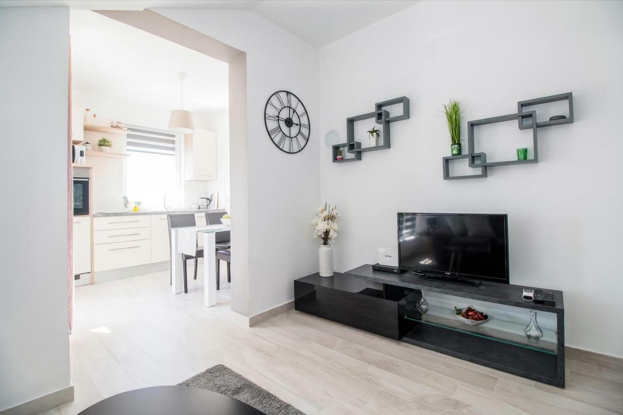 Apartment Hera With Balcony And Free Parking 扎达尔 外观 照片
