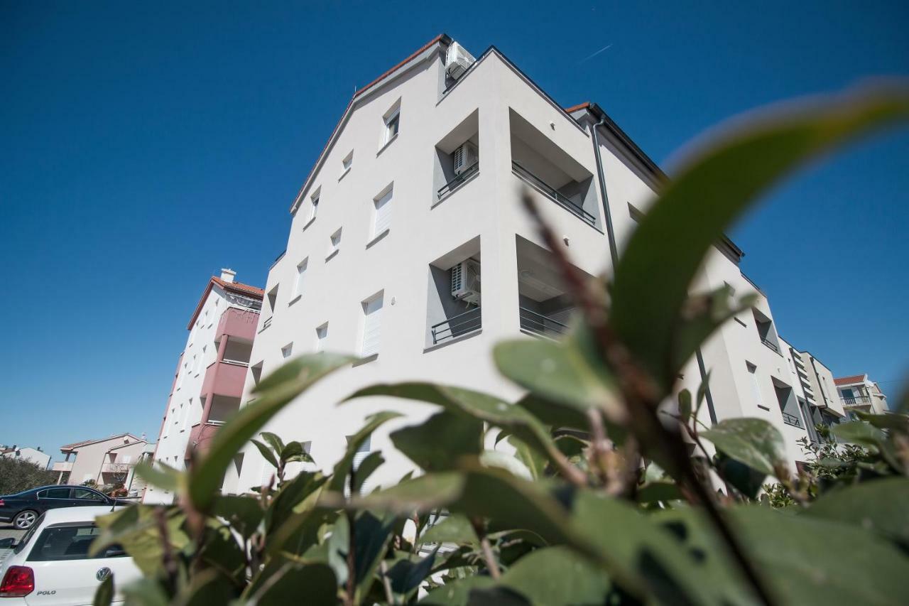 Apartment Hera With Balcony And Free Parking 扎达尔 外观 照片